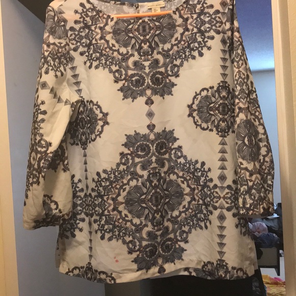 Women’s blouse white and blue design - Picture 1 of 4